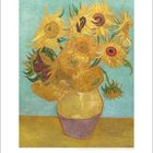 Kalenderseite mit großer Zahl „8“. Illustriert mit Gemälde von Sonnenblumen in einer Vase auf blauem Hintergrund.