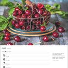 Kalenderblatt: Juli, 27. Woche. Zitat: "Und sei gewiss...". Korb voller Kirschen auf Holztisch.