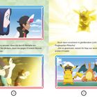Liko und Rory wollen kämpfen lernen. Ein helles Licht zeigt Flugkapitän Pikachu. Pikachu, Glurak und eine Person sind zu sehen.