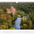 August, die mittelalterliche Burg Kriebstein. Ein Schloss umgeben von dichten Wäldern und einem Fluss.
