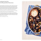 Gedämpfte Muscheln mit Mayonnaise. Rezept mit Zubereitung, Zutaten und Servierhinweisen. Rechts: Muscheln mit Sauce.