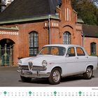 Alfa Romeo Giulietta Berlina Baujahr 1960. August Kalenderblatt. Weißes Auto vor rotem Backsteingebäude.