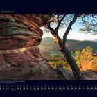 09 September. Kalenderansicht mit Landschaftsfoto: Felsformation, Baum und Blick ins Tal bei Sonnenuntergang.