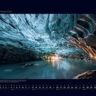 12 Dezember. Der berühmte Gletscher Vatnajökull birgt in seinem Inneren ein wahres Geheimnis. Bläuliches Eis in einer Höhle.