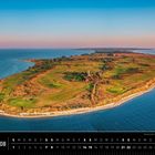 "Dänemark 08", "Ostseeinsel Ærø in der dänischen Südsee". Küstenlandschaft mit sattem Grün und blauem Wasser. Kalenderansicht.