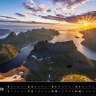 Text: Skandinavien 08. Insel Senja (Norwegen). 

Beschreibung: Dramatische Landschaft bei Sonnenuntergang mit Bergen und Meer.