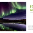 "Polarlicht Wissenschaft" von Dr. Felicitas Mokler. Links unten: Ort und Datum der Aufnahme. Nordlichter über einer Berglandschaft.