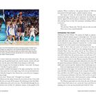 Vor Stephs epischem Schuss; Curry machte 17 Dreier. Steph Curry springt, um einen Wurf abzugeben, umgeben von Verteidigern.