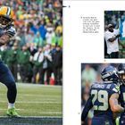 "21 Jermaine Kearse crosses the goal line..." 
Actionreiches Footballspiel mit Spielern in blauen und gelben Trikots.