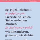 Kalender für Dez./Jan. mit inspirierendem Zitat von Ariana Grande über Selbstakzeptanz, begleitet von einer Lotusblume.