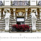 Text: Fassade, Art Nouveau. Casares Edition. Zahl "9".  
Beschreibung: Zwei klassische Statuen stützen einen Balkon, darunter rote Blumen.