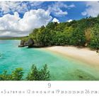 "Philippinen" oben links, darunter tropische Küste mit blauem Meer, Sandstrand und grünen Bäumen. Unten Kalenderzahlen.