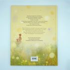 Ein Junge hört eine Stimme, fühlt Geborgenheit. Themen: Liebe, Kindheit, Selbstfindung. Illustration mit Blumen und Figur.