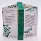 Auf einem Buchrücken steht: "Sadie Kincaid ist britische Amazon-Bestsellerautorin." Verzierte grüne Ornamente.