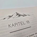 "KAPITEL 18", darunter ein Strich. Darüber eine Illustration von stilisierten Berggipfeln mit detaillierten Linien.