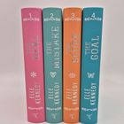 Vier bunte Buchrücken mit Titeln: "The Deal", "The Mistake", "The Score", "The Goal", jeweils nummeriert.