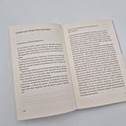 Zwei Buchseiten mit den Überschriften: "Endlich mein Know-how einbringen" und "Warum sollten Manager ihre Grenzen kennen, Herr Messner?"