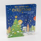 Titel: "Wir warten aufs Christkind". Ein Kind schaut hinter einem geschmückten Weihnachtsbaum hervor, umgeben von Schneehäusern.