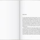 Text über Reisen und Abenteuer. Fotos zeigen Menschen im Dschungelcamp, auf Lastwagen, beim Kochen und in Hängematten.