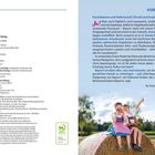 Linke Seite: Impressum mit Verlag und Kontaktdaten. Rechte Seite: Vorwort über Bayern als beliebtes Urlaubsziel. Darunter zwei Kinder auf einem Heuballen.
