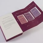 "Willkommen in Mont Lacroix" oben, drei Buchcover: "Longing", "Falling", "Waiting", jeweils mit Band und Datum. Links Triggerwarnung.