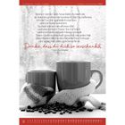 Zwei graue Tassen, eine umhüllt mit einem Schal, stehen auf einer Oberfläche. Text bedankt sich für Herzlichkeit und Gastfreundschaft.