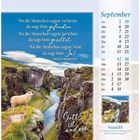 Zitat von Dietrich Bonhoeffer über Gottes Sichtweise. Kalender für September. Landschaft mit Schaf und Fluss im Tal.