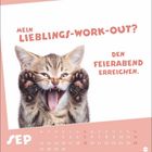 "MEIN LIEBLINGS-WORK-OUT? DEN FEIERABEND ERREICHEN." Ein Kätzchen mit geöffnetem Mund und erhobenen Pfoten.