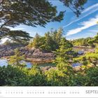 Kalenderblatt mit der Überschrift: "SEPTEMBER". Darunter sind die Tage des Monats angeordnet. Landschaft mit Bäumen und Felsen.