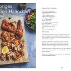 Text: "Knuspriges Tandoori-Hähnchen." Links Hähnchen auf Holzbrett, rechts Zutaten und Zubereitung auf weißem Hintergrund.