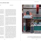 THE COMFORT DINER, 214 EAST 45TH STREET, MIDTOWN EAST. Rechts ein Foto von Diner-Eingang mit Neon-Schriftzug.
