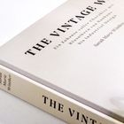 Buchtitel: "THE VINTAGE". Untertitel: "Ein Zuhause voller Charakter." Autorin: Sarah Marie Winther. Beigefarbener Umschlag.