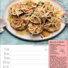 Quiche mit Zucchini und Tomaten, Zutatenliste, Anleitung, Monatskalender für August, Bild einer gebackenen Quiche.