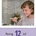 Zwei Großmütter im Restaurant. »Soll man hier sein Essen stricken?« Ein Junge isst Sushi mit Stäbchen am 12. Juli.