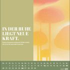 Text: "IN DER RUHE LIEGT NEUE KRAFT. Pausen sind genauso wichtig wie Schritte vorwärts. Gib dir die Zeit, neue Kraft zu sammeln."
Unten Kalender für September 2027. Rechts abstrakte Illustration in warmen Farben.