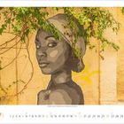 Kalender unter einem Wandgemälde, das eine Frau zeigt; umgeben von grünen Ranken auf einem beigen Hintergrund.