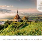 „Badische Weinstraße“ oben rechts, Kalenderseite für September 2024. Bild zeigt eine Kapelle inmitten idyllischer Weinberge.