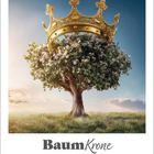 „BaumKrone“, „Juli 2027“, „28 Mo, 29 Di, 30 Mi, 1 Do, 2 Fr, 3 Sa, 4 So, 26. Woche“. Ein Baum mit goldener Krone.
