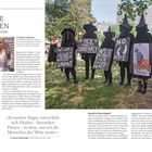 Texte: "DIE ENERGIE DER ANDEREN", "Hexerei im Zeitalter des Internets", Plakate mit Botschaften gegen weiße Vorherrschaft.