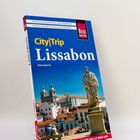 "CityTrip Lissabon" Reiseführer mit Foto einer Stadtansicht und einem Denkmal im Vordergrund.
