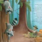 Text: Die beiden Freunde treffen Waldemar, die Försterspinne... Nachtentdecker«, staunt Niesi. Illustration von zwei Waschbären an einem Baum, mit Waldtieren.