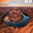 Kalenderblatt September, "Horseshoe Bend USA". Gezeigt wird eine Flussbiegung in einer roten Felslandschaft bei Sonnenuntergang.