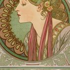 Kalenderblatt mit September-Daten. Jugendstil-Illustration eines seitlichen Frauenporträts mit blattförmigem Kopfschmuck.