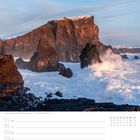 Kalender mit der Woche 05 im Februar, Bild zeigt Felsküste mit Wellen unter blauem Himmel.