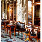 "Florian", "Tea Room", "Caffè"; klassische Holzmöbel und Wanddekorationen in einem historischen Café. Unten Datum: 08 Februar.