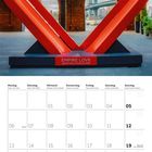 "EMP!RE LOVE @EMPIRESTORESDUMBO" auf roter Herz-Skulptur. Kalender für September 2027 darunter.