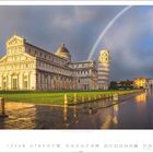 Text: "Dom und Schiefer Turm von Pisa, Piazza Prio." Zahl 9 unten links. Gebäude mit Regenbogen und nassem Boden.
