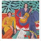 Die Zahl "9" und ein Kalender mit Daten. Eine farbenfrohe Illustration zeigt zwei Frauen, eine mit Gitarre, im tropischen Umfeld.