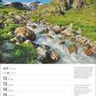 Juli, 28. Woche. Gedicht über Ruhe von Christian Morgenstern. Kalenderdaten und -tage. Alpenlandschaft mit plätscherndem Bach.
