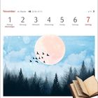 Kalender November, Woche 44. Bild mit Waldsilhouette, großem Mond und fliegenden Vögeln über Bäumen.